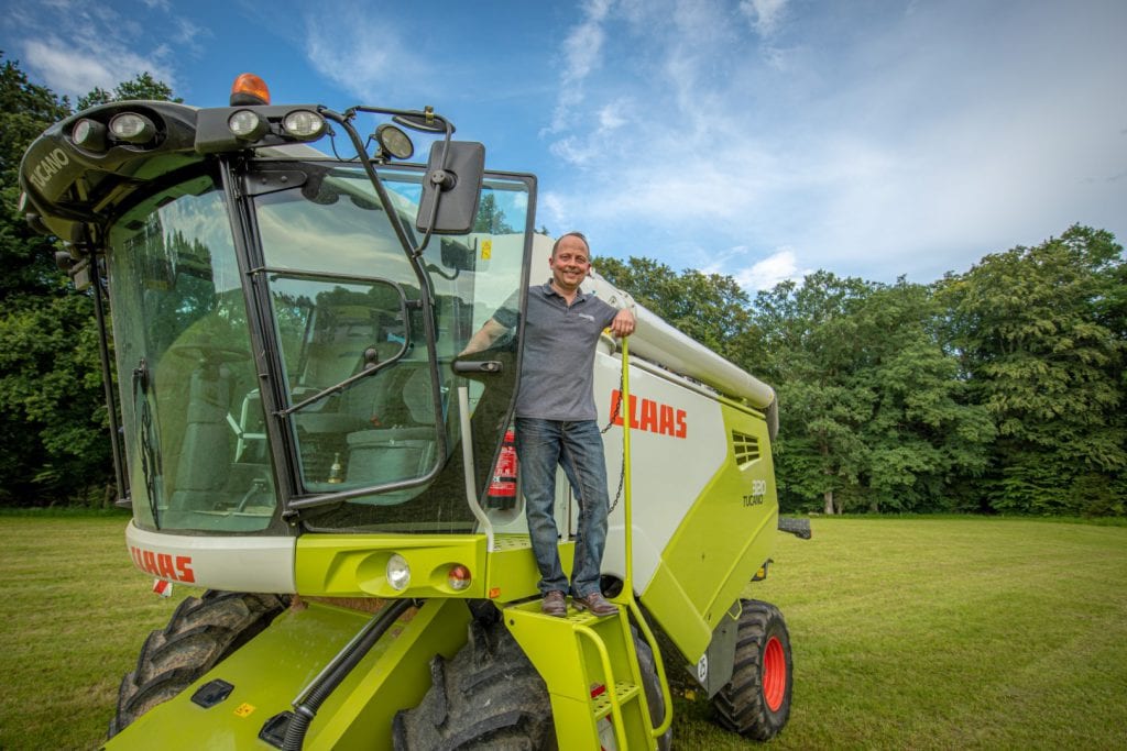 Johann Pongruber auf einem CLAAS Mähdrescher