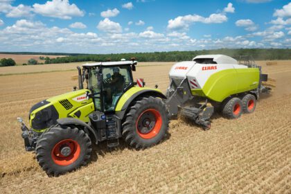 CLAAS Traktor und Ballenpresse